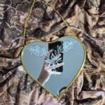 Miroir cœur doré gravure ornementale