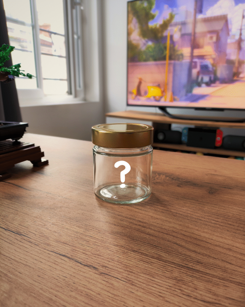 Bougie artisanale mystère dans un pot en verre avec couvercle doré fermé, point d'interrogation sur le verre.