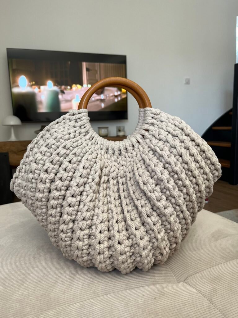 Sac en crochet beige. Fait main de façon artisanal.