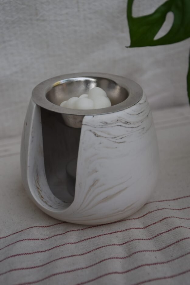 cropped-154641.jpeg Brûle-parfum Rê – Image 1