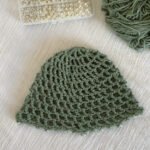 Bonnet vert ajouré scintillant avec perles nacrées
