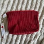 Pochette en velours côtelé avec porte-clés assorti - Rouge et fraises