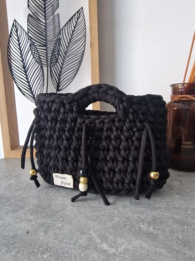 cropped-20260521_183632-scaled-1.jpg Sac crochet avec perle noir – Image 1